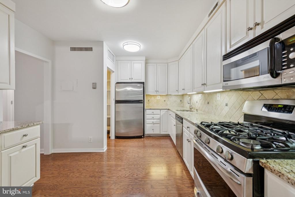 4100 CATHEDRAL AVENUE NW 406