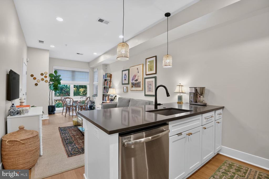11 15TH STREET NE Unit: 8