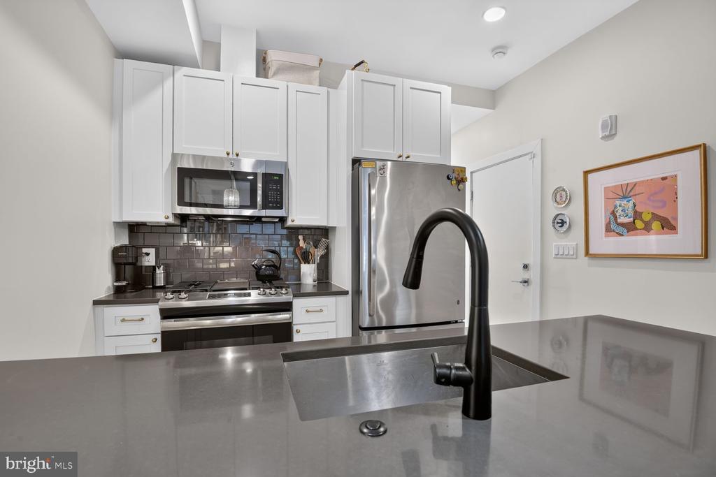 11 15TH STREET NE Unit: 8