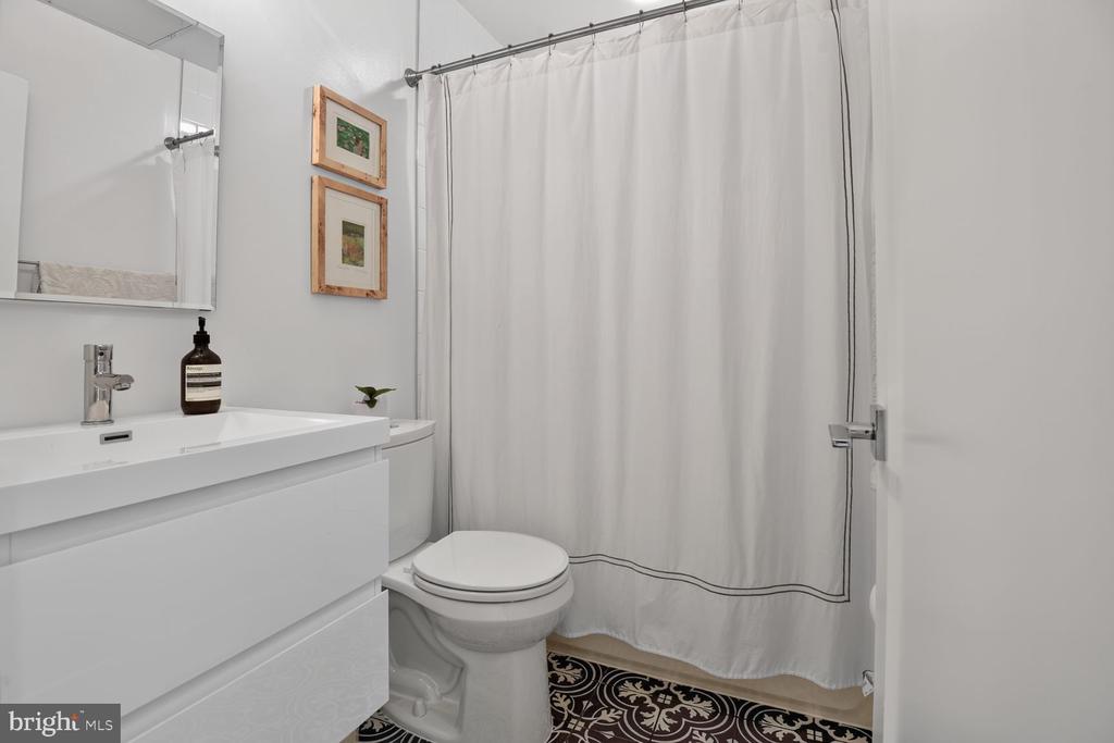 11 15TH STREET NE Unit: 8