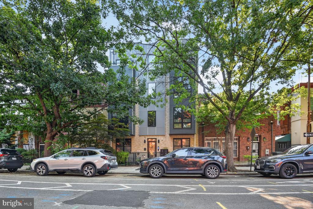 11 15TH STREET NE Unit: 8