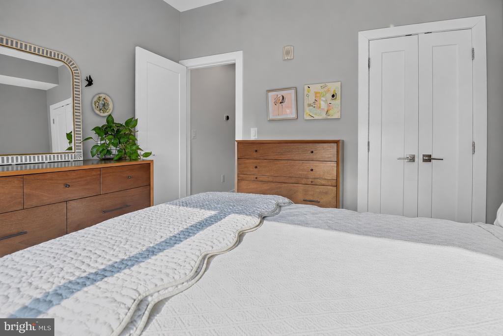 11 15TH STREET NE Unit: 8
