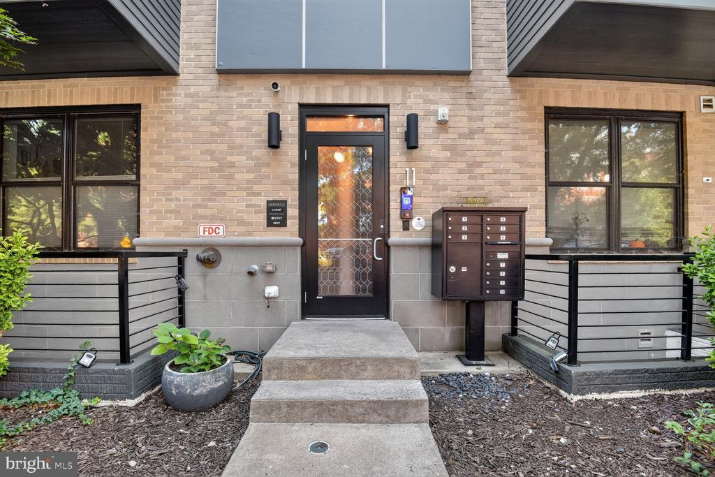 11 15TH STREET NE Unit: 8