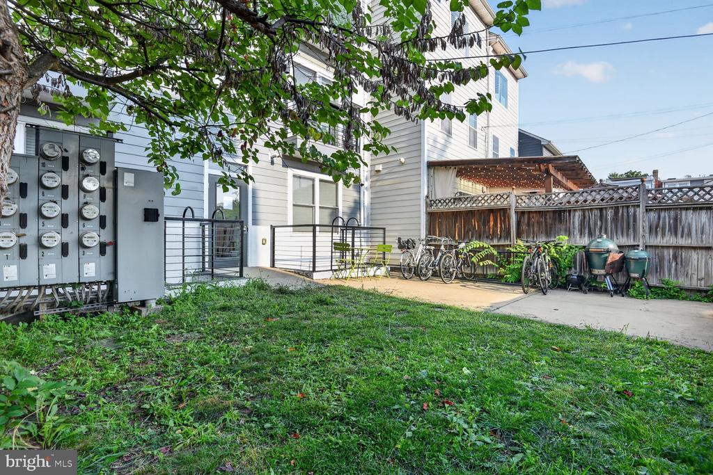 11 15TH STREET NE Unit: 8