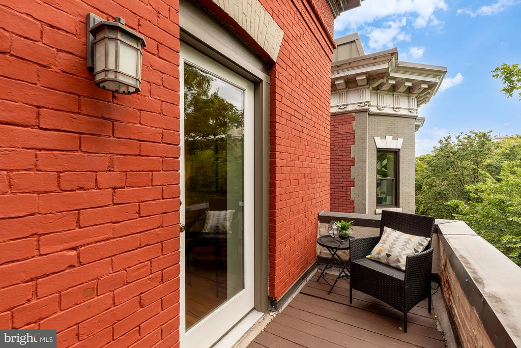 1935 17TH STREET NW Unit: 5