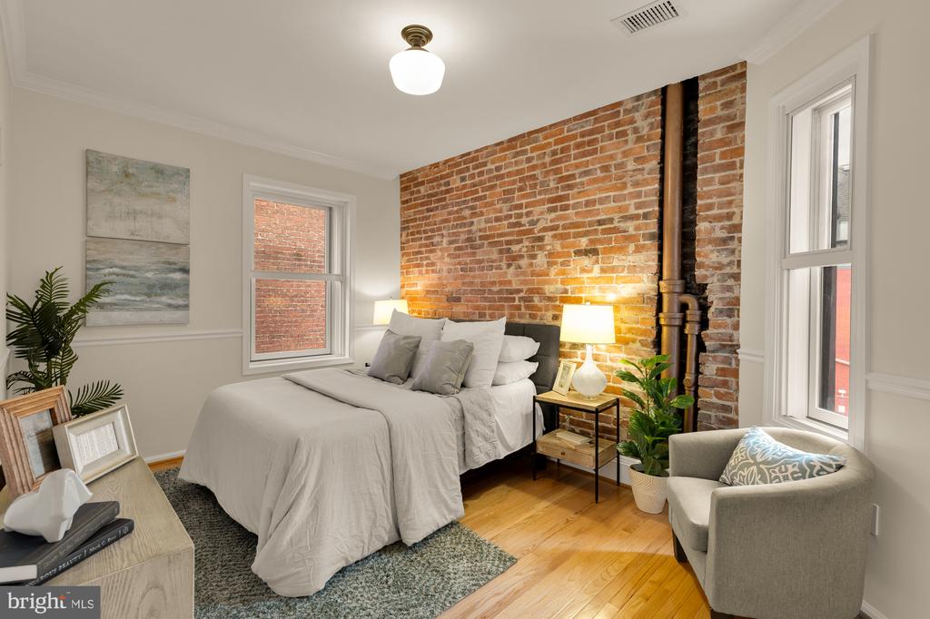 1935 17TH STREET NW Unit: 5