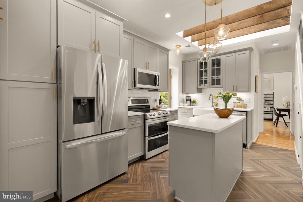 1935 17TH STREET NW Unit: 5