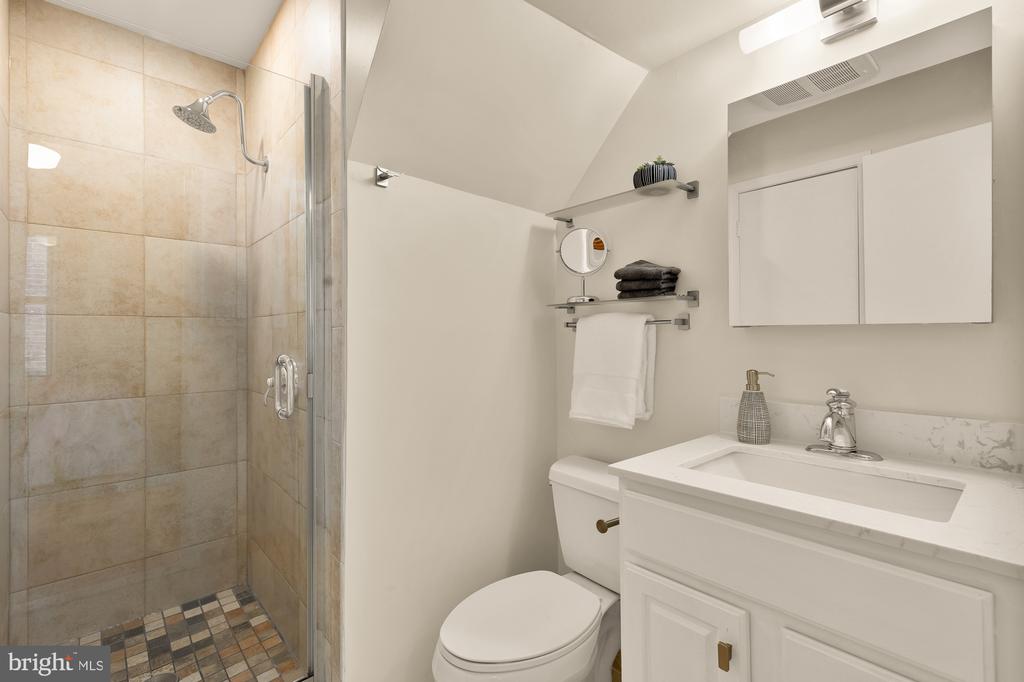 1935 17TH STREET NW Unit: 5