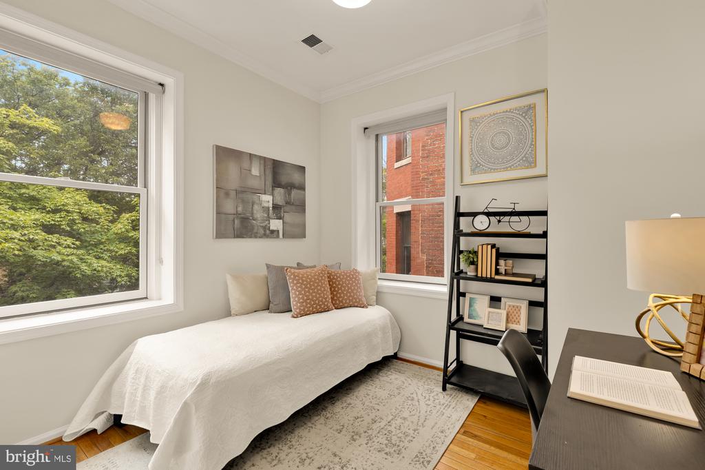 1935 17TH STREET NW Unit: 5
