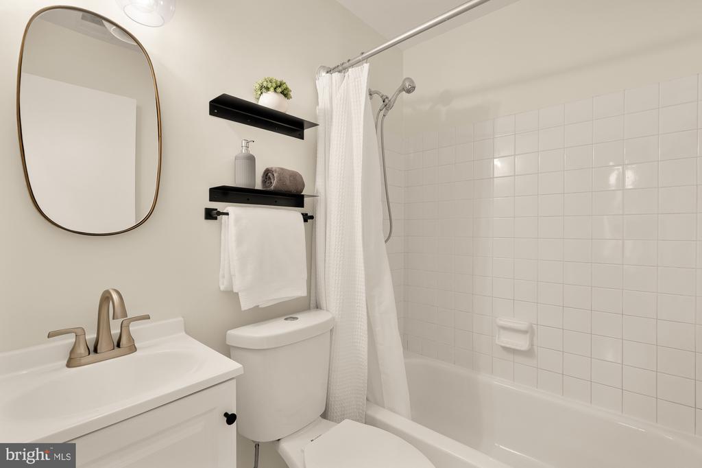 1935 17TH STREET NW Unit: 5