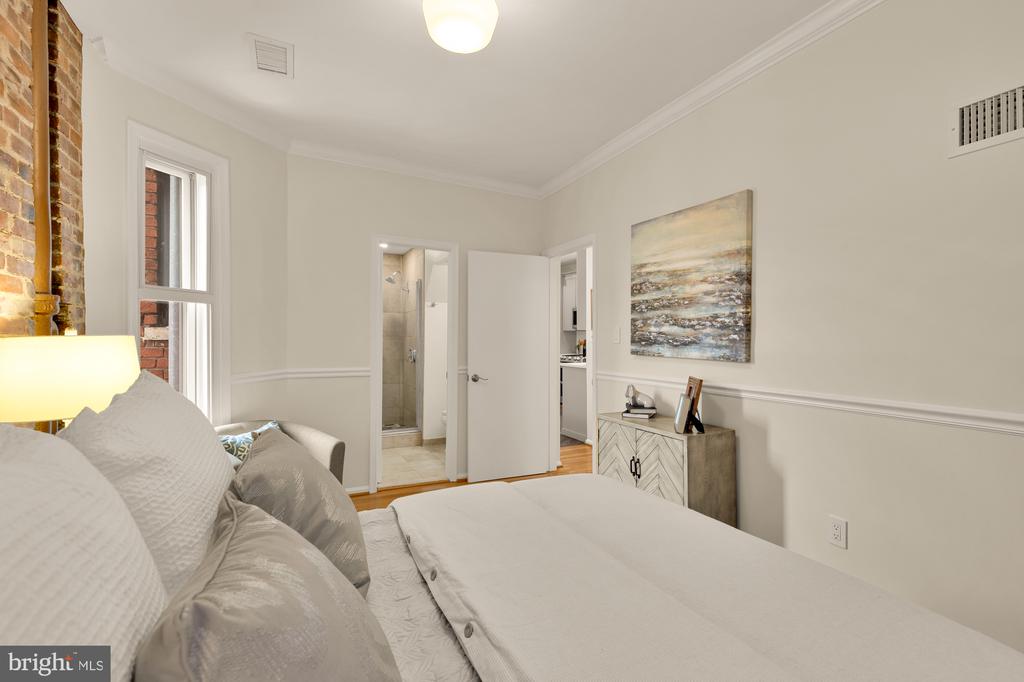 1935 17TH STREET NW Unit: 5