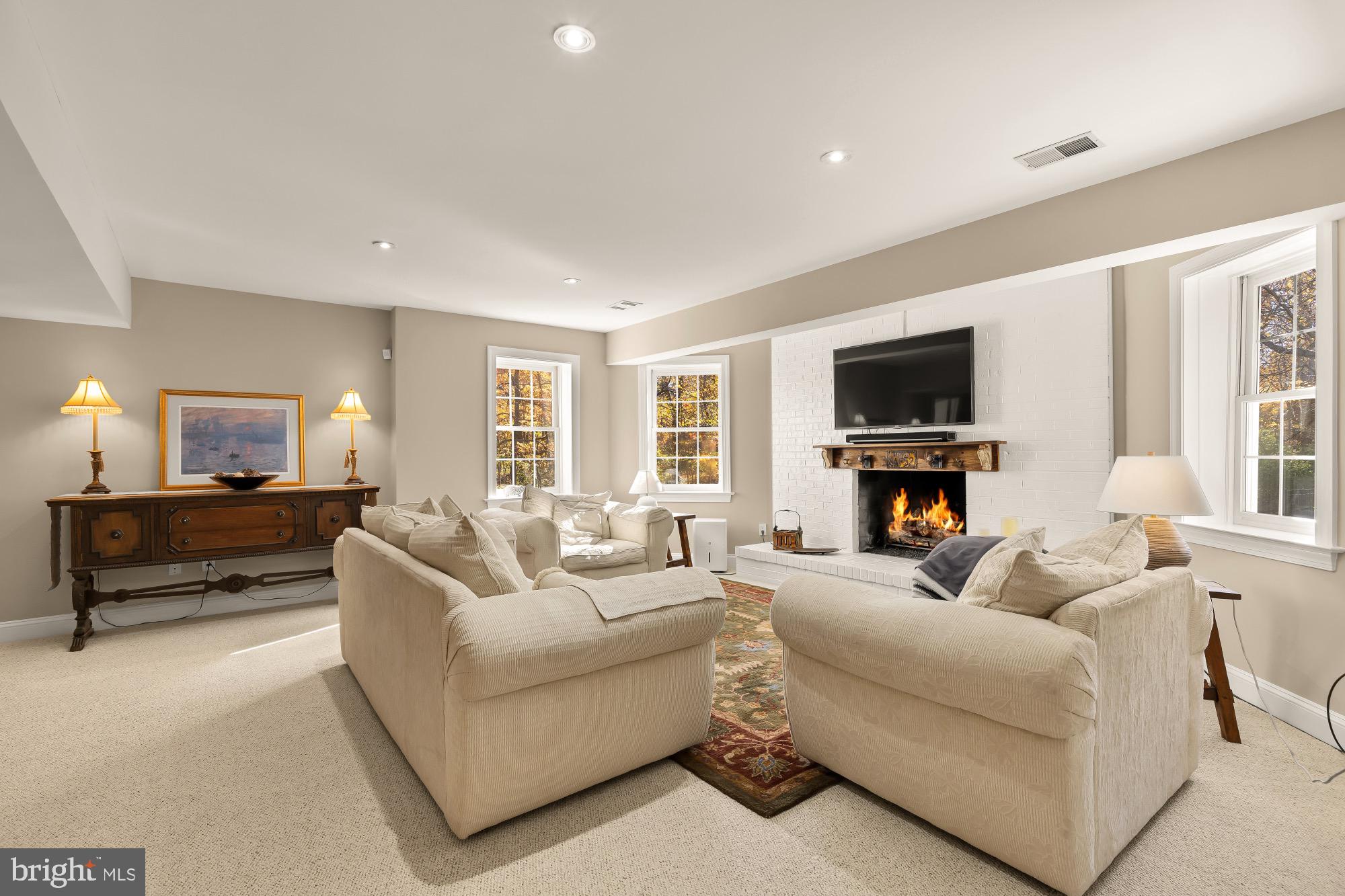 1257 NEW BEDFORD LANE