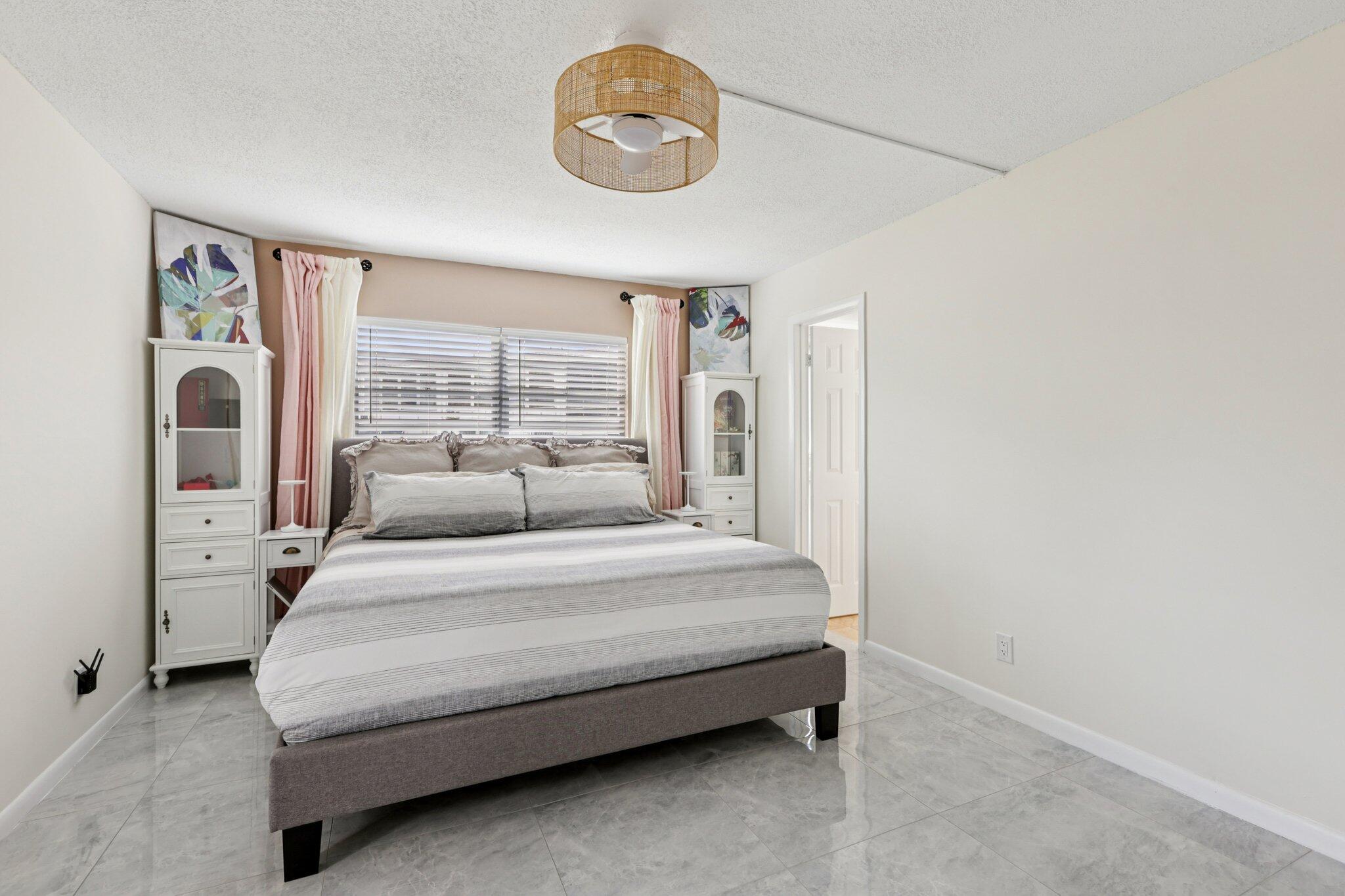 125 Oakridge J 125