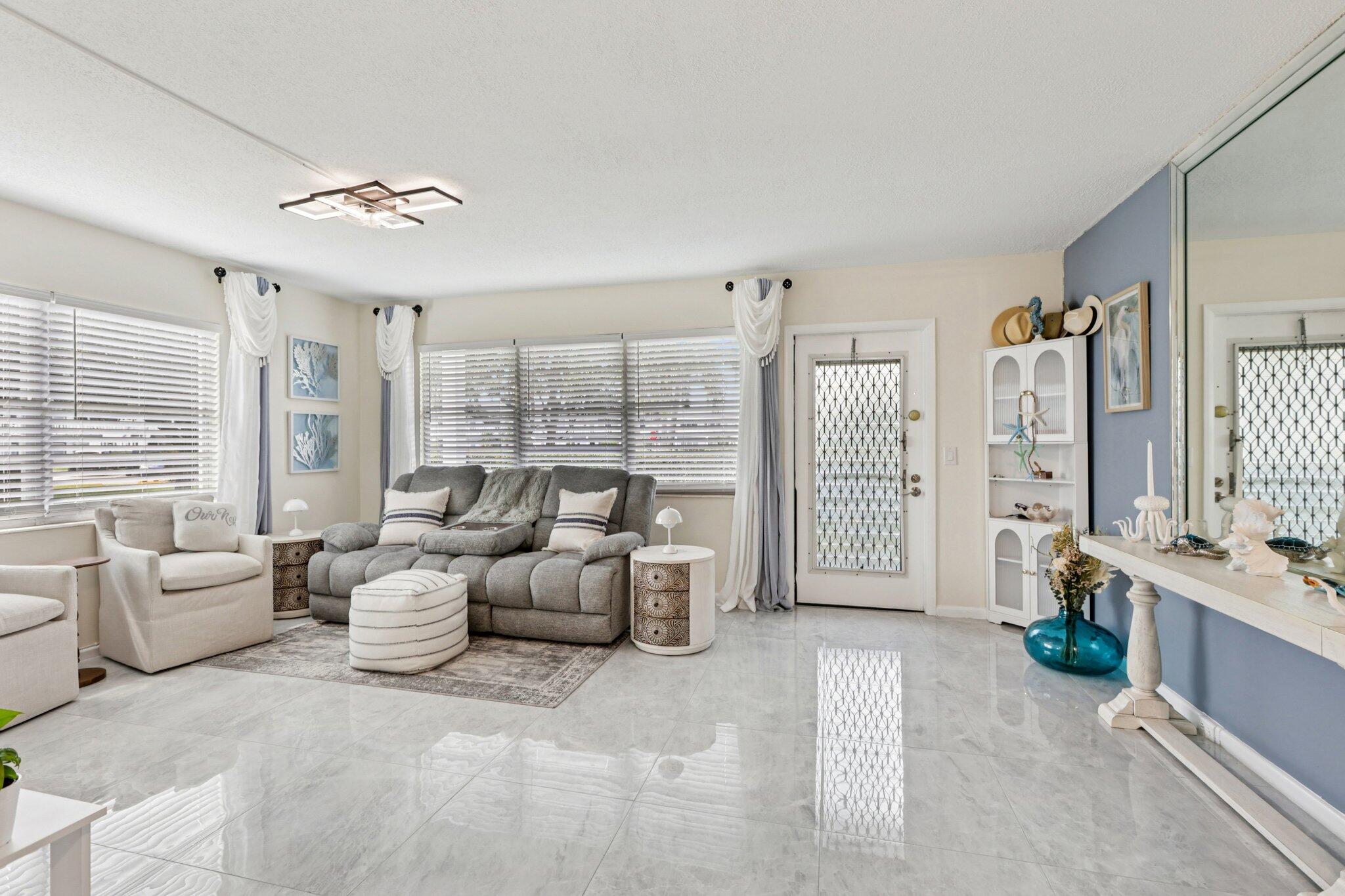 125 Oakridge J 125