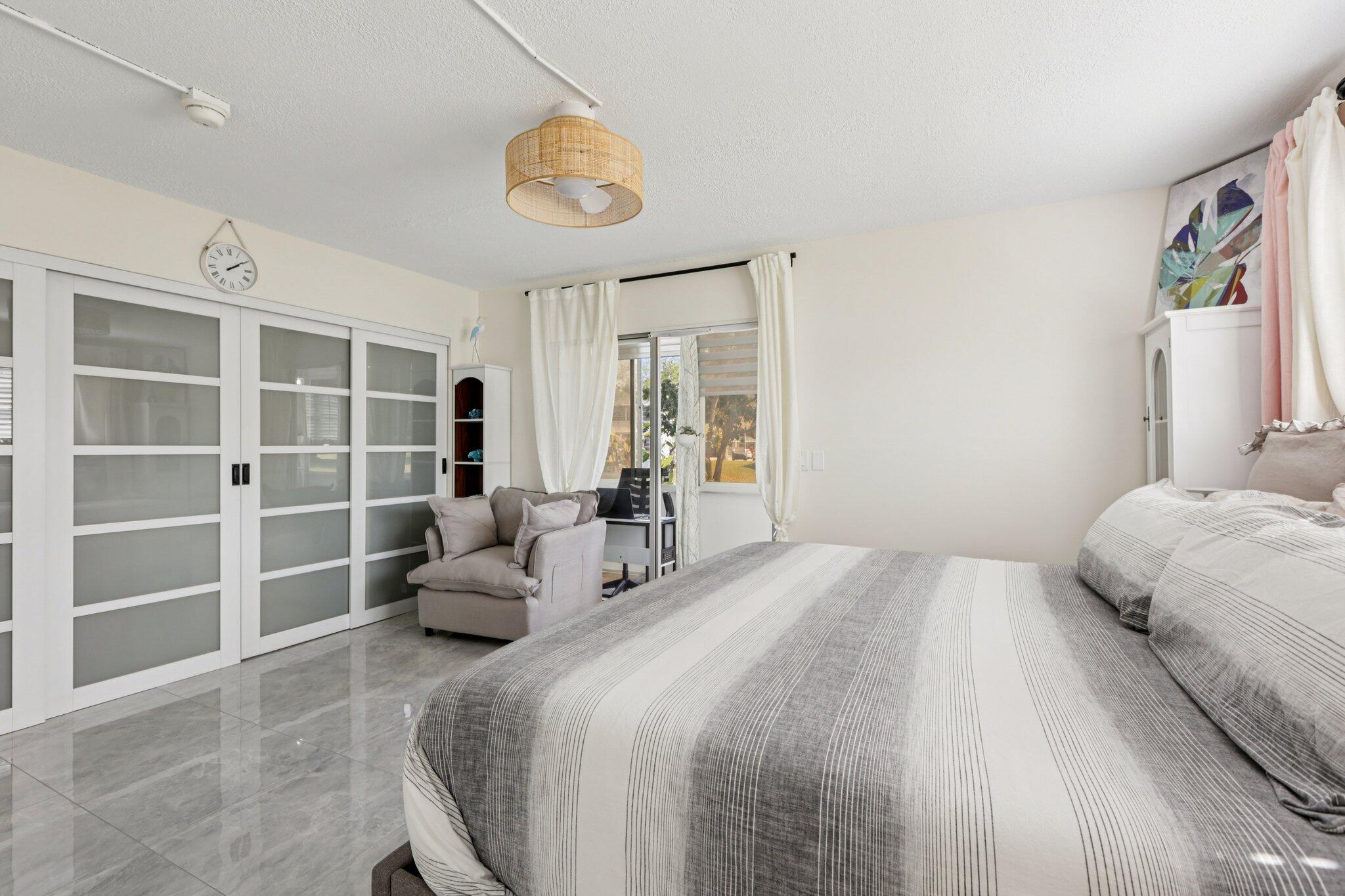 125 Oakridge J 125