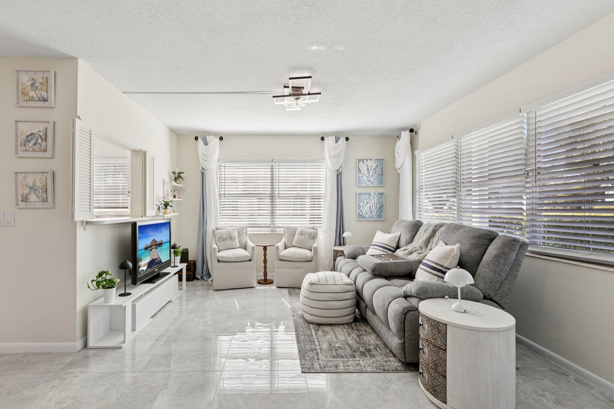 125 Oakridge J 125