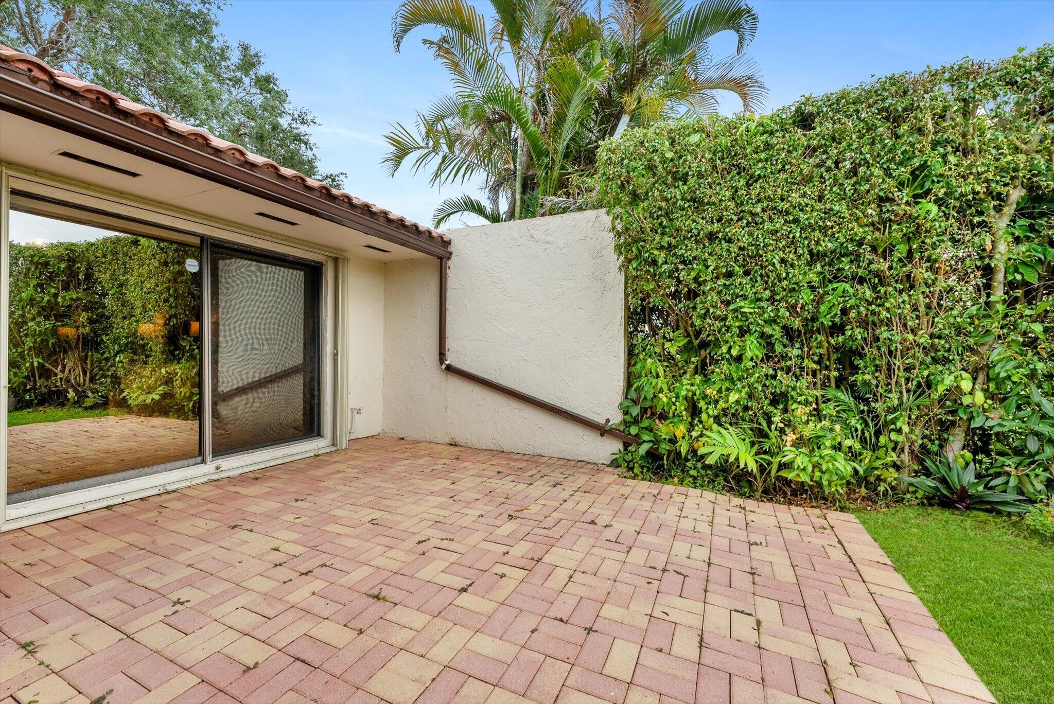 6886 Tiburon Circle