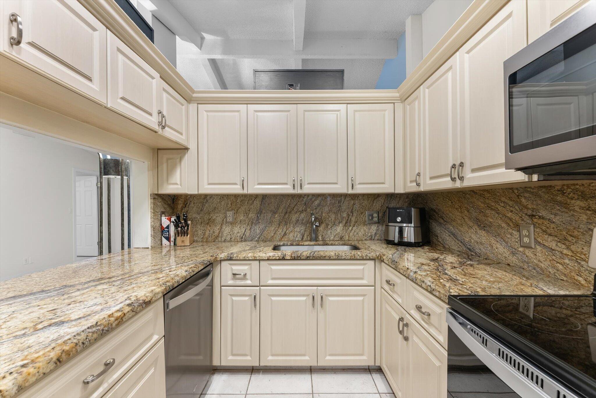 6886 Tiburon Circle