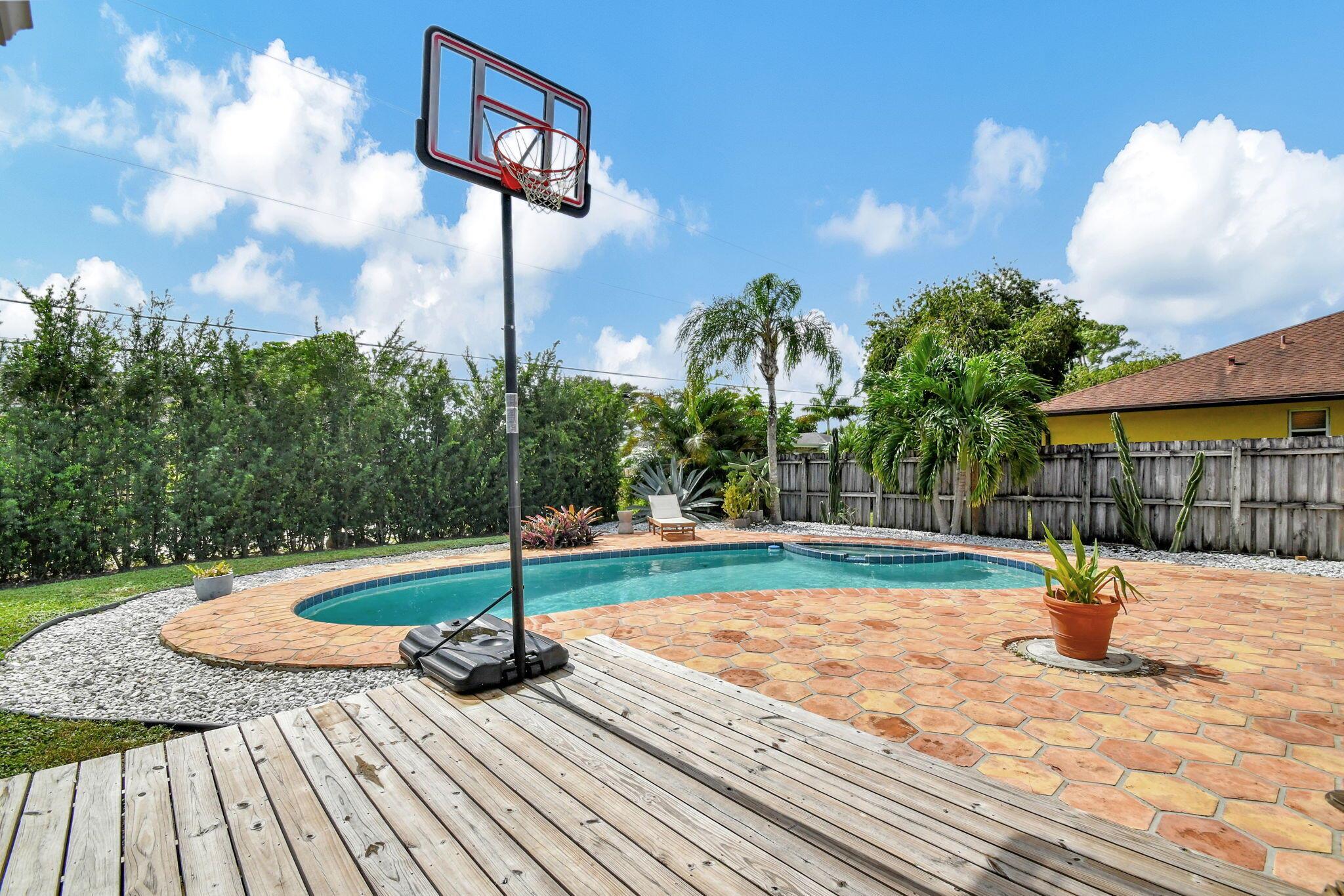 79 W Rubber Tree Drive