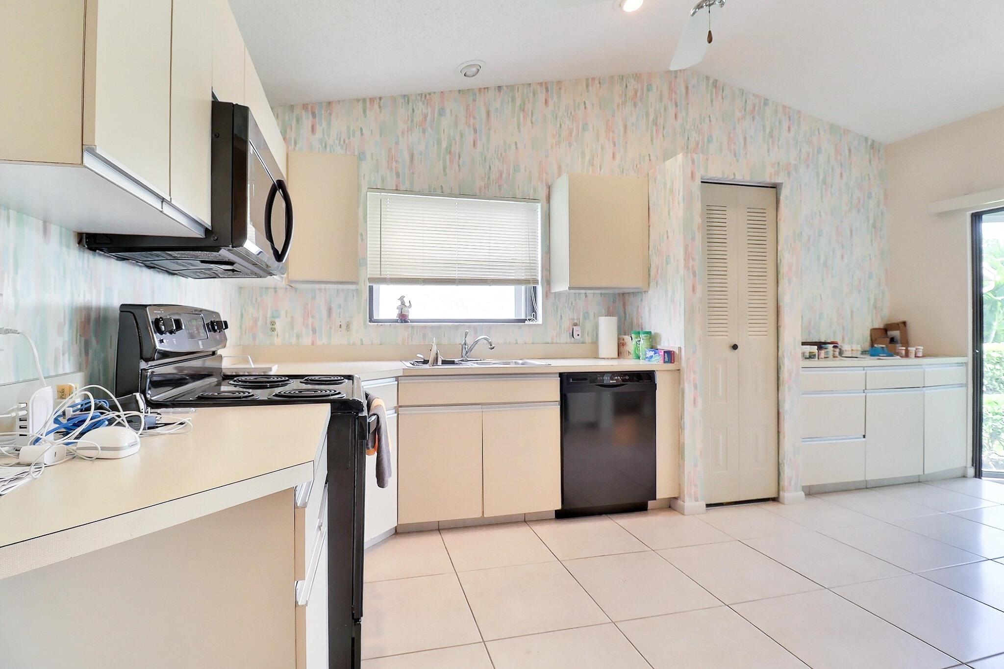 2594 NW 12th Street