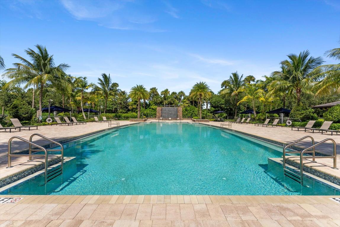 8195 Grand Prix Lane