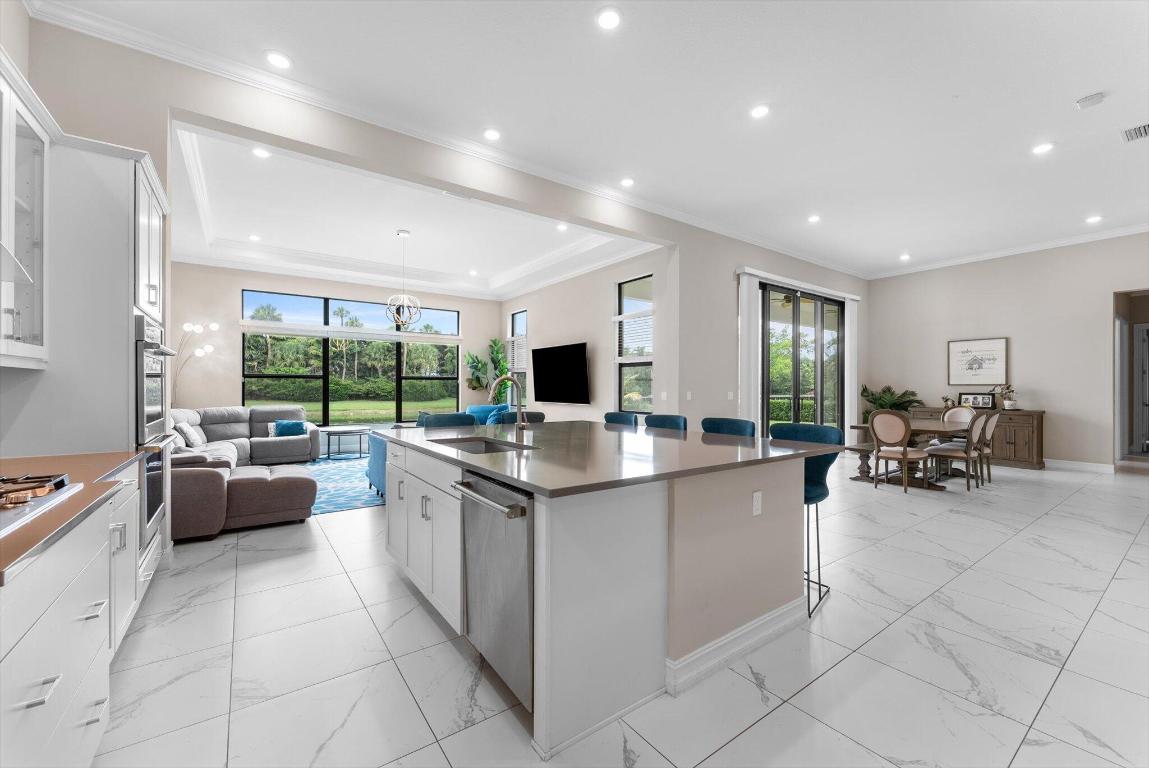 8195 Grand Prix Lane