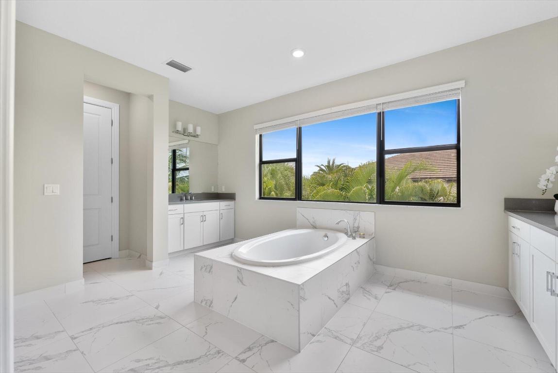 8195 Grand Prix Lane