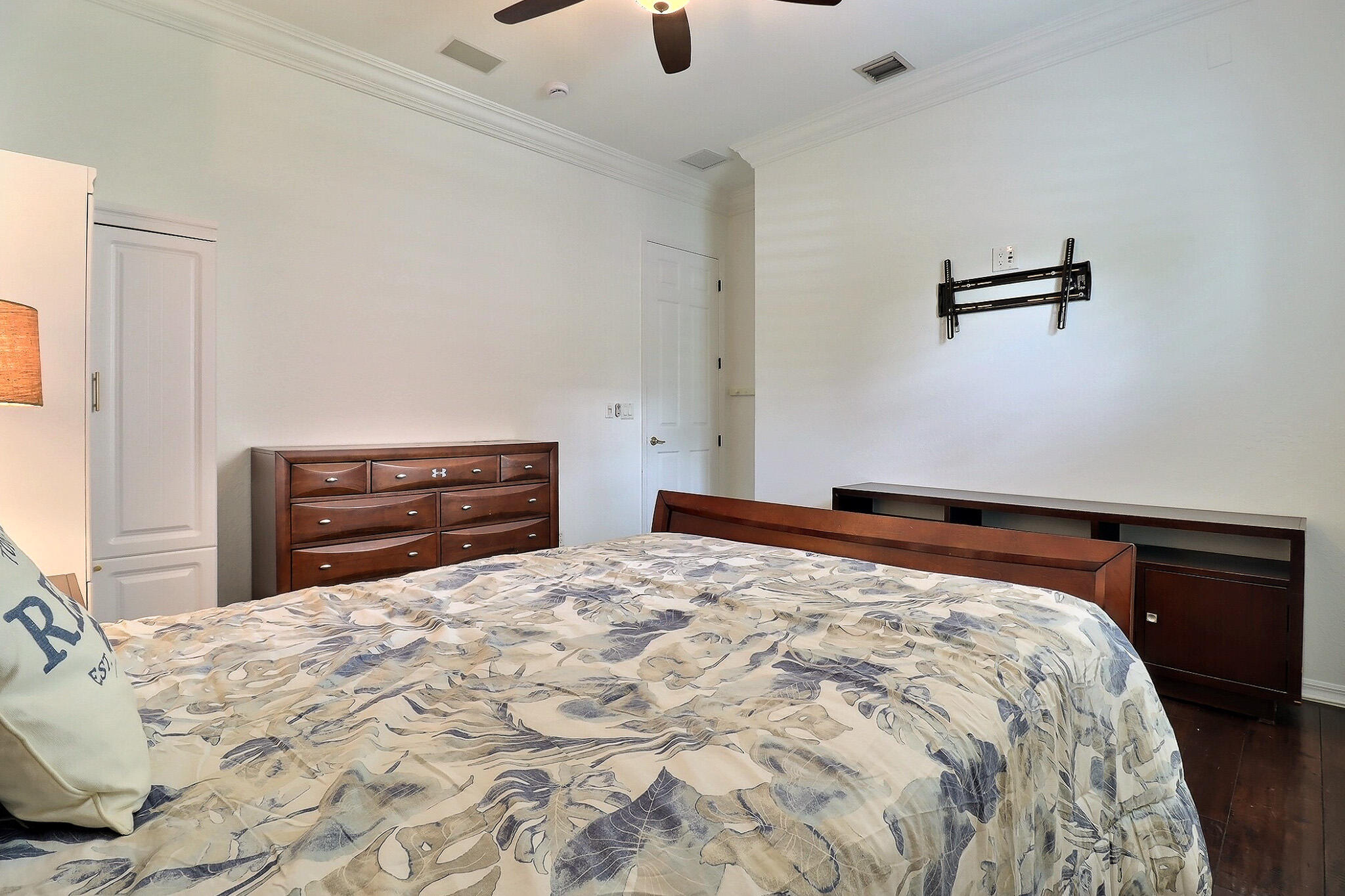 1289 Beacon Circle
