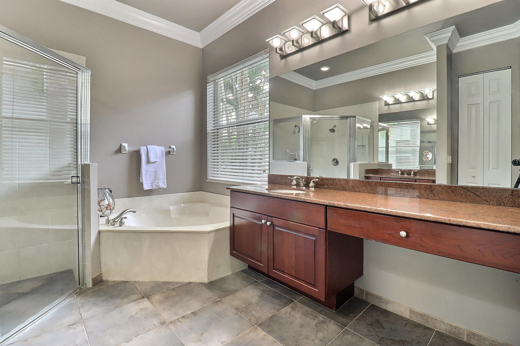 1289 Beacon Circle