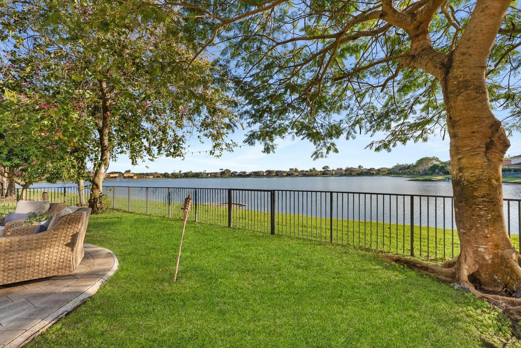 10712 Willow Oak Court