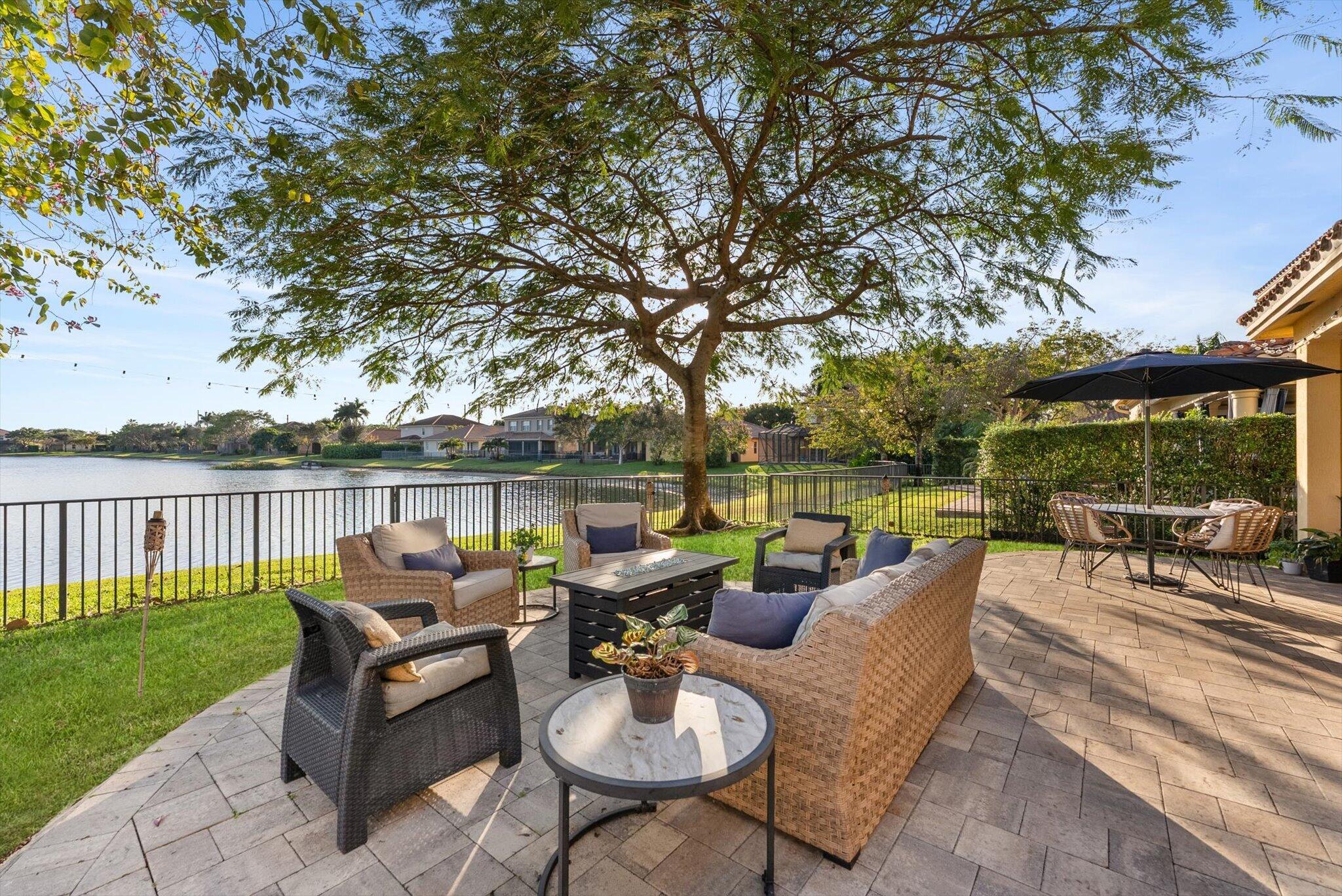 10712 Willow Oak Court