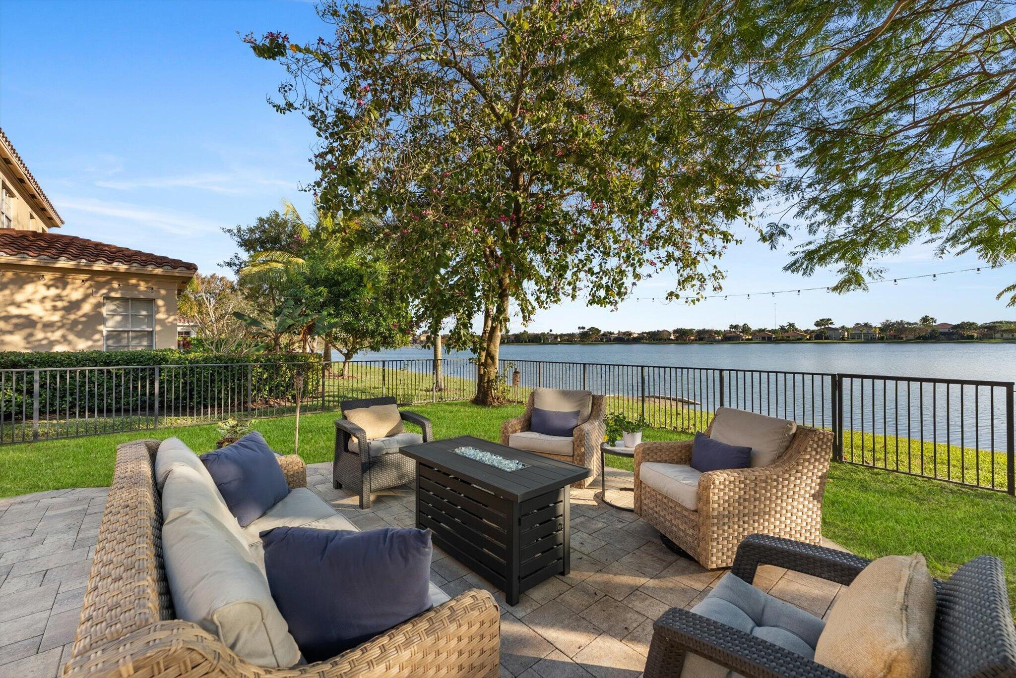 10712 Willow Oak Court