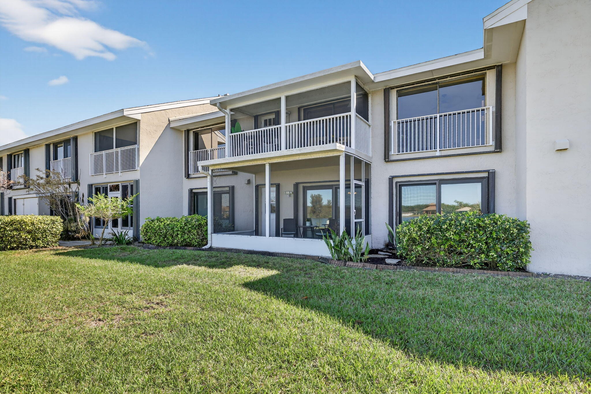 3210 S Lakeview Circle 3-102