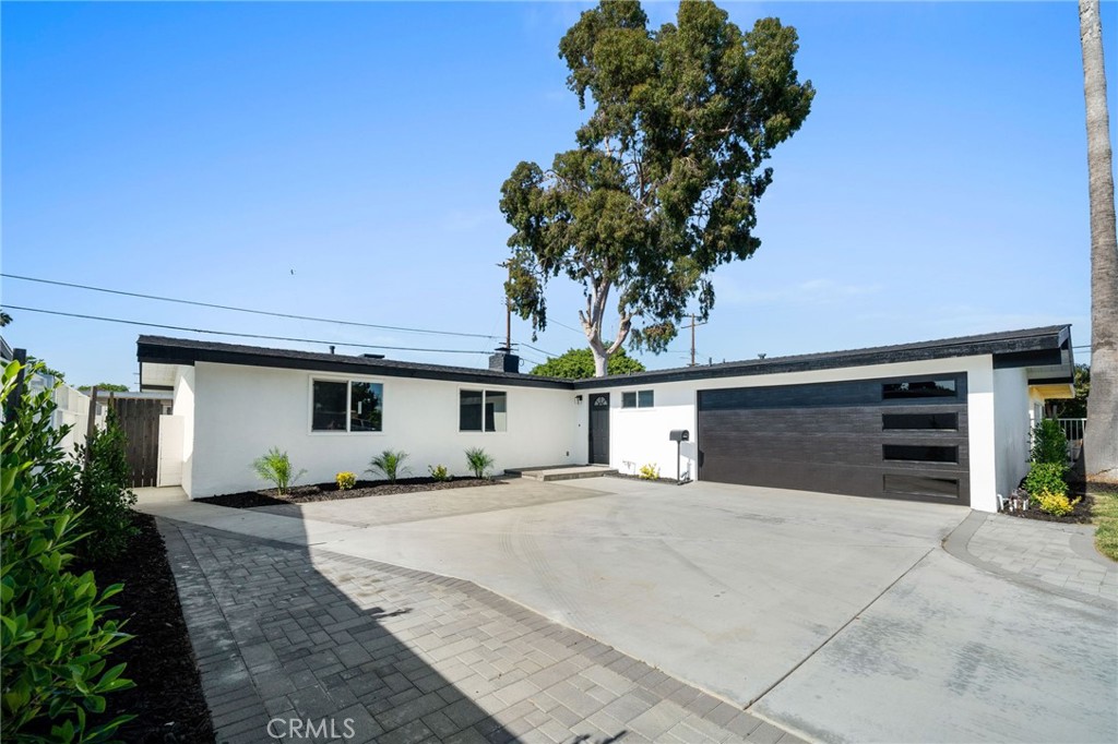 1415 W Dogwood Avenue