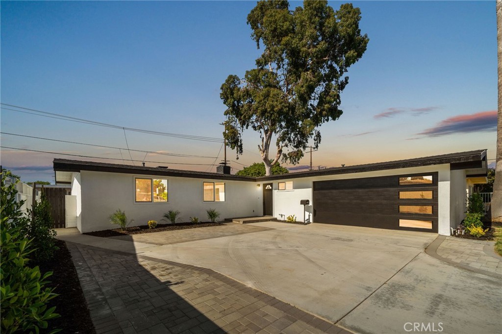 1415 W Dogwood Avenue