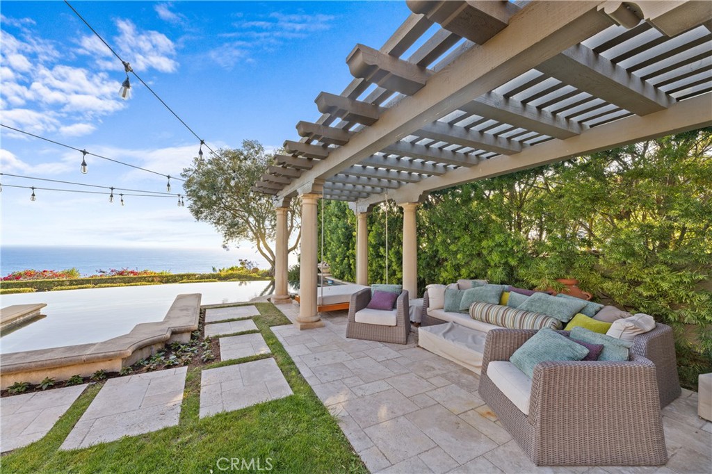 16 Shore Walk