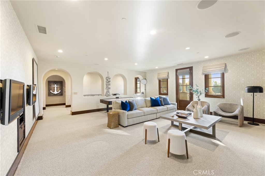 16 Shore Walk