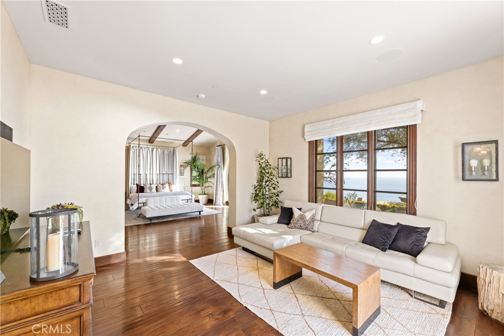 16 Shore Walk