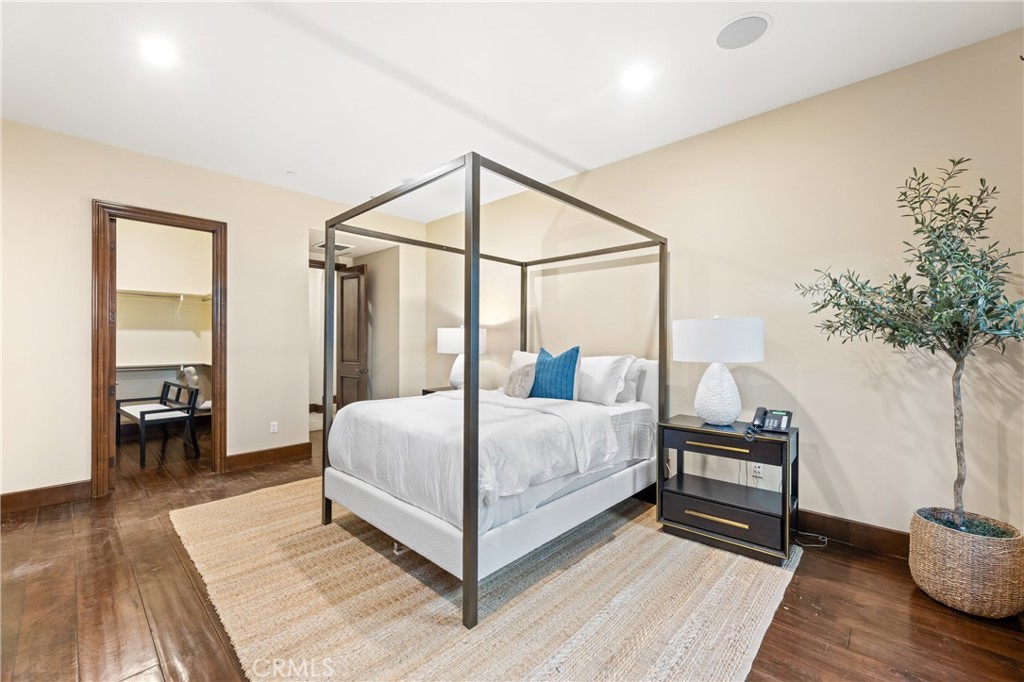 16 Shore Walk