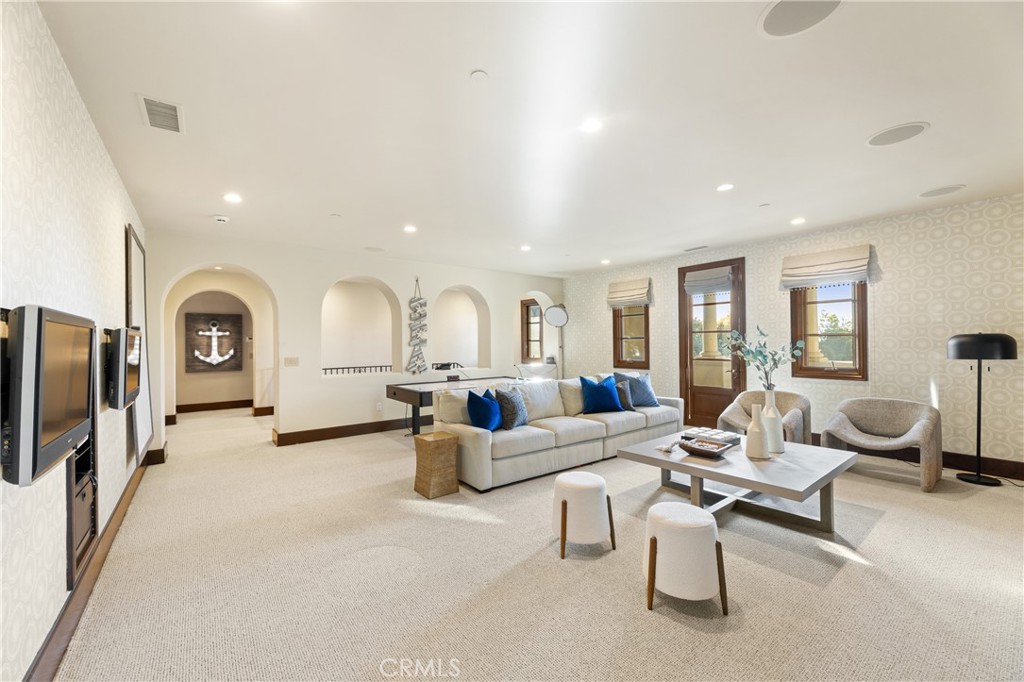 16 Shore Walk