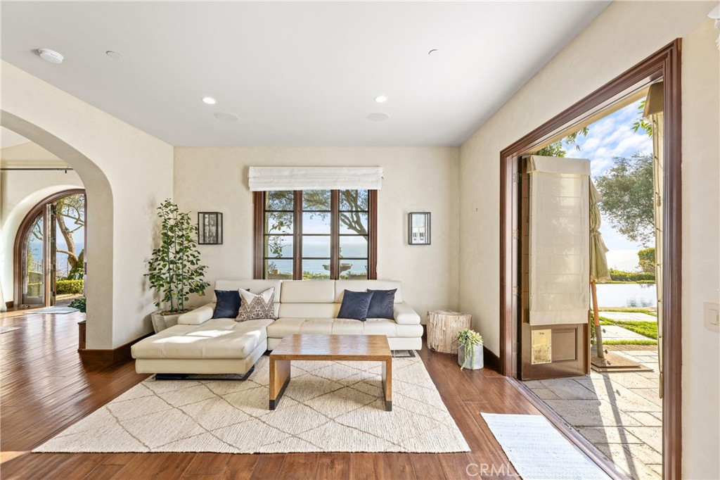 16 Shore Walk