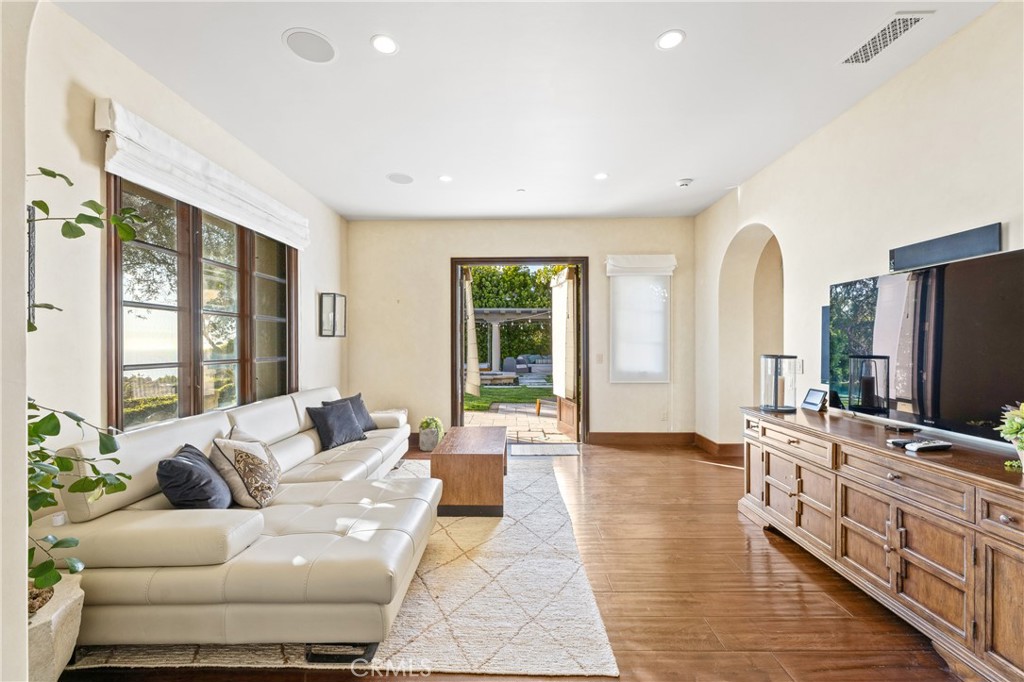16 Shore Walk