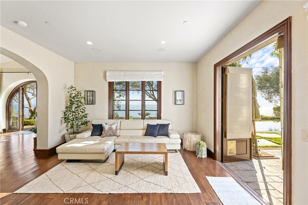 16 Shore Walk