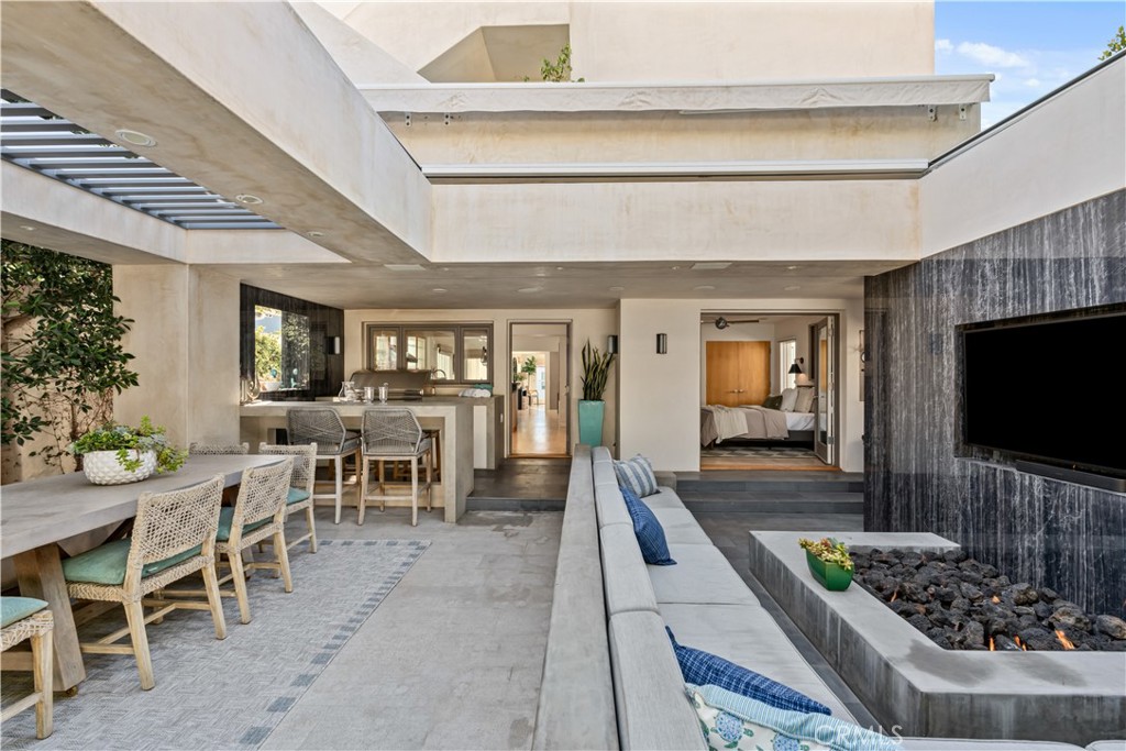 2540 Manhattan Avenue