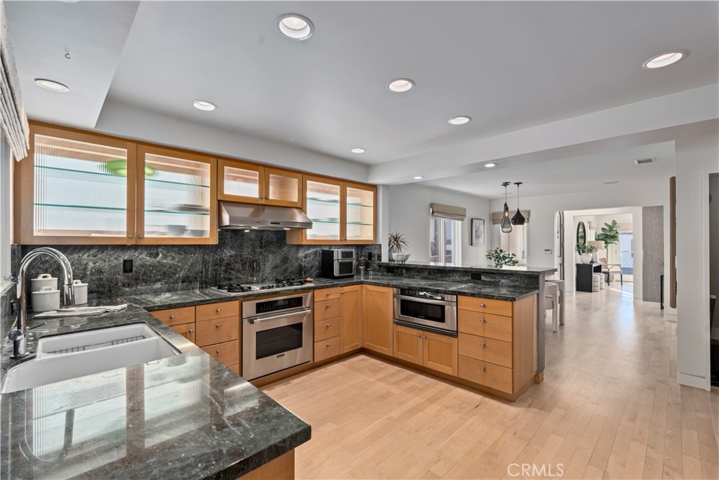 2540 Manhattan Avenue