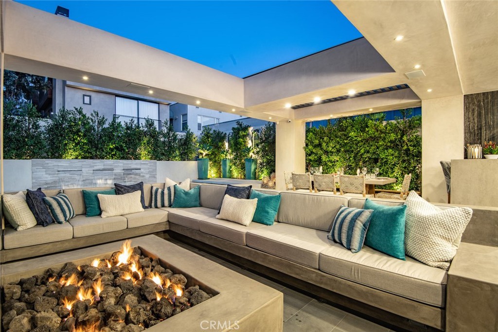 2540 Manhattan Avenue