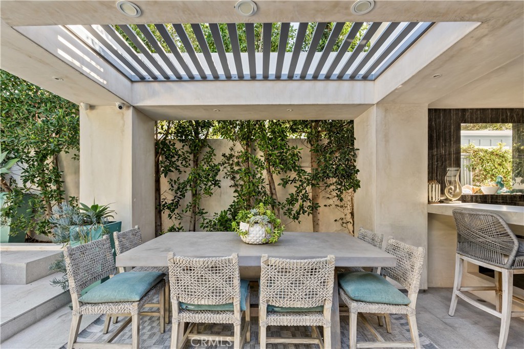 2540 Manhattan Avenue