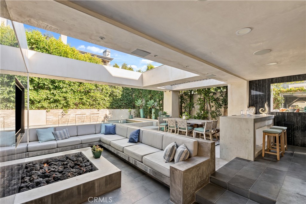 2540 Manhattan Avenue