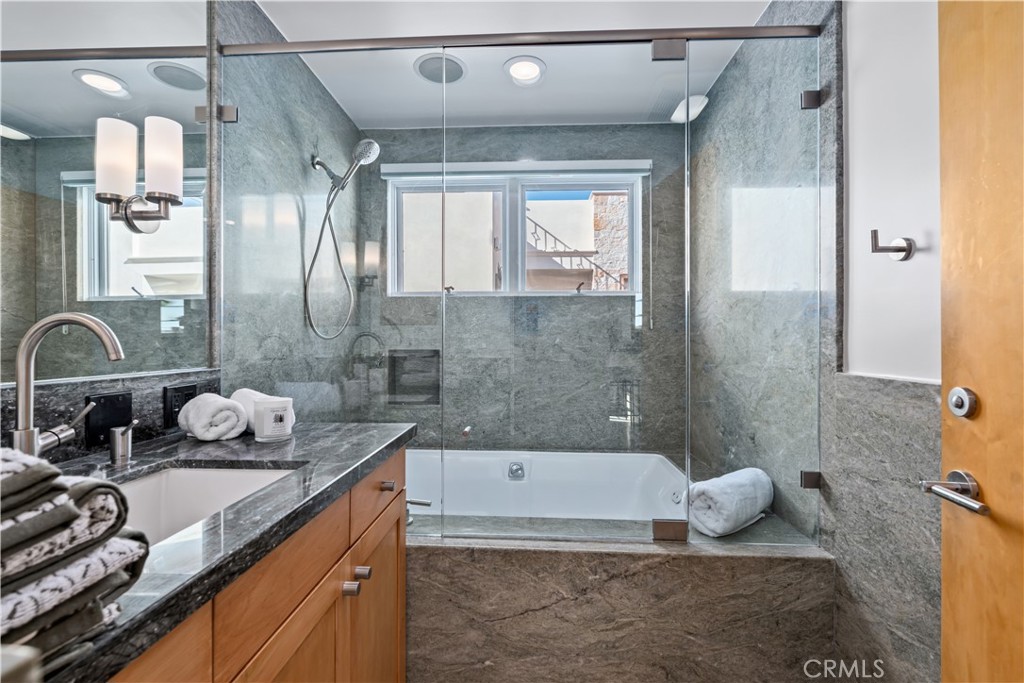 2540 Manhattan Avenue