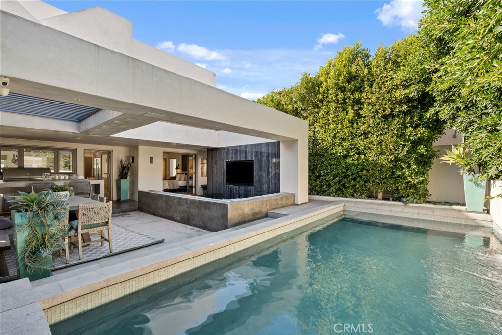 2540 Manhattan Avenue